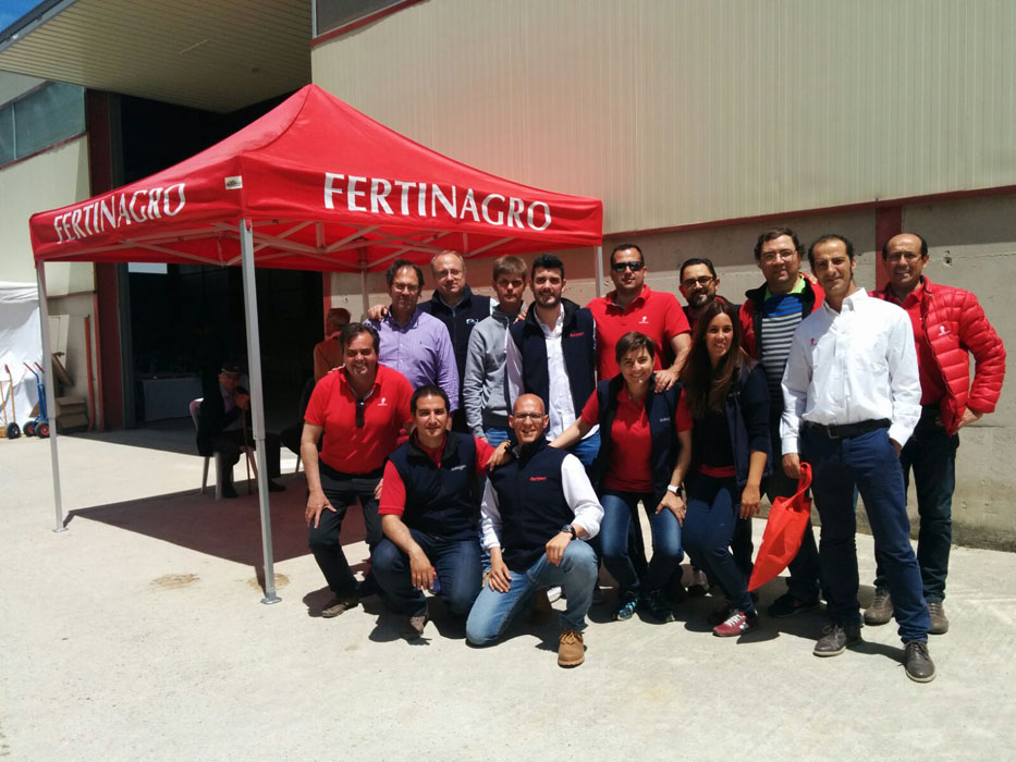 El equipo técnico de Fertinagro que participó en Segovia con el coordinador de Empresa Agraria, Lucio Fernández. 