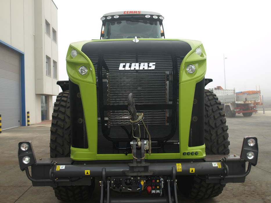 Frontal del CLAAS XERION 4500 VC Trac