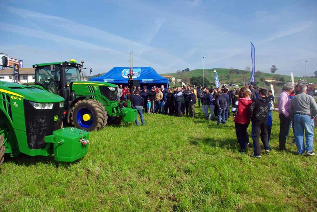 JOHN DEERE DEMOSTRACION HOZNAYO