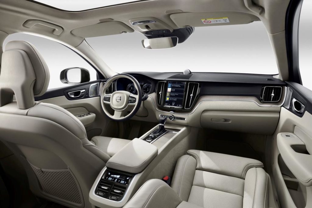 Respecto al interior, Volvo vuelve a destacar por la calidad de los materiales y su gran habitabilidad.