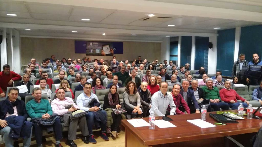foto de familia con todos los asistentes a la Asamblea General de Asaja Valladolid