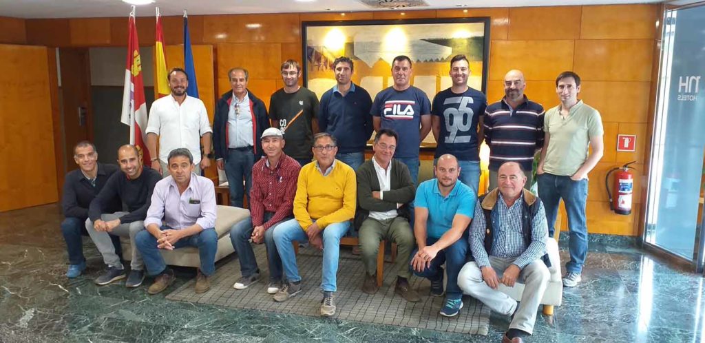 El equipo directivo y técnico de EuroChem Agro y ParalcampO antes de pasar a la comida