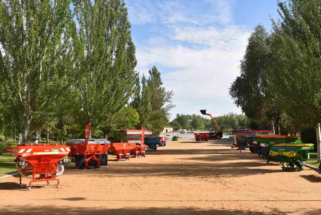 Exposición de Maquinaria en III Encuentro Agrario de Medina de Rioseco