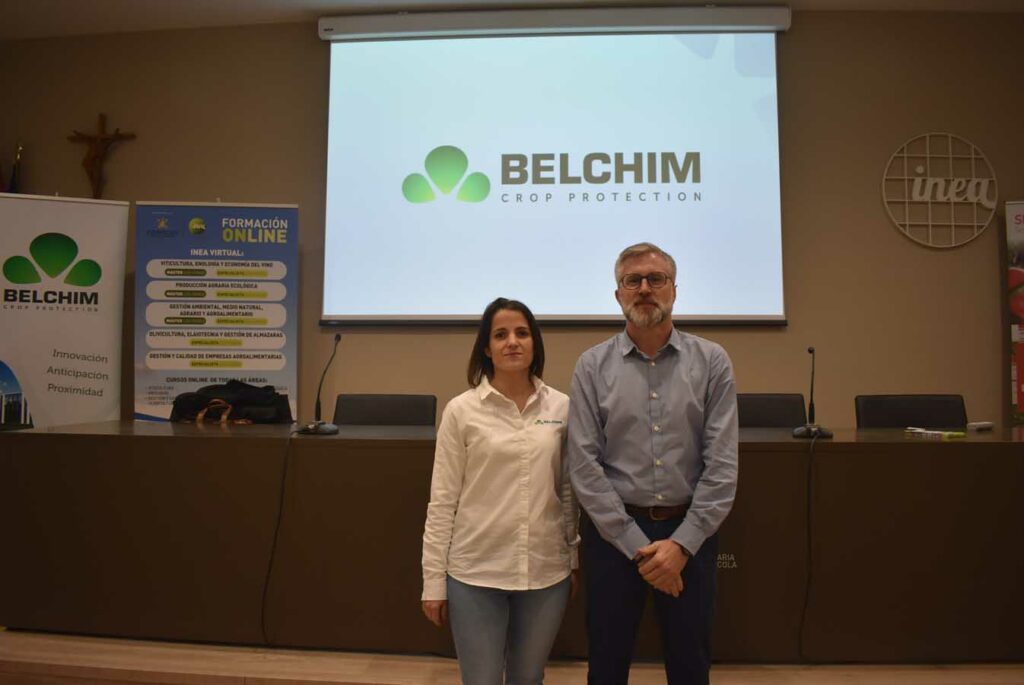 Esther Valdezate junto con Christophe Desvals de Belchim Crop Protection antes de empezar la jornada