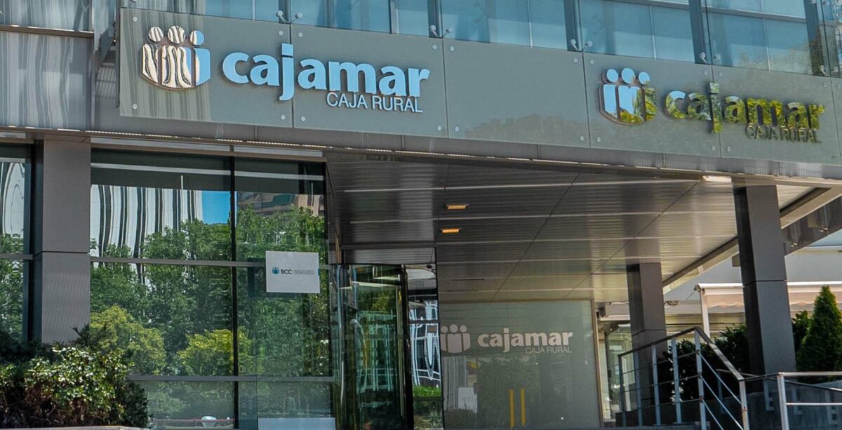 Cajamar rebaja su beneficio tras destinar 75 millones a reforzar coberturas ante la covid-19