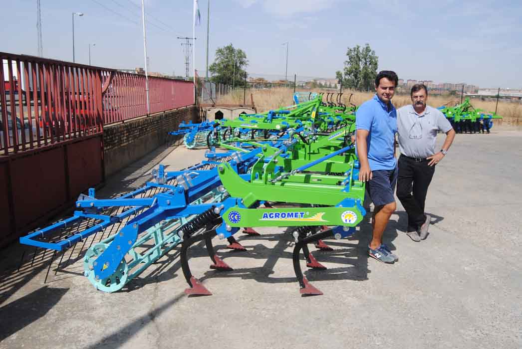 Diego Hernández y Paco Sanz con un equipo de Agromet