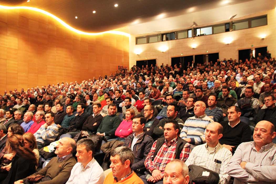 1.000 agricultores participan en la Jornada de remolacha de Agraria