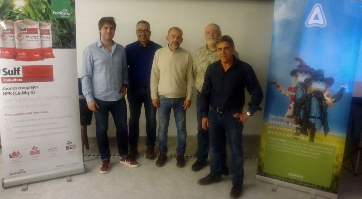 Ponentes y organizadores de la jornada de Agro Cega en Portillo antes de comenzar el acto.