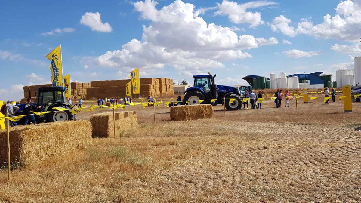 New Holland exhibe toda las prestaciones de sus tractores y aperos