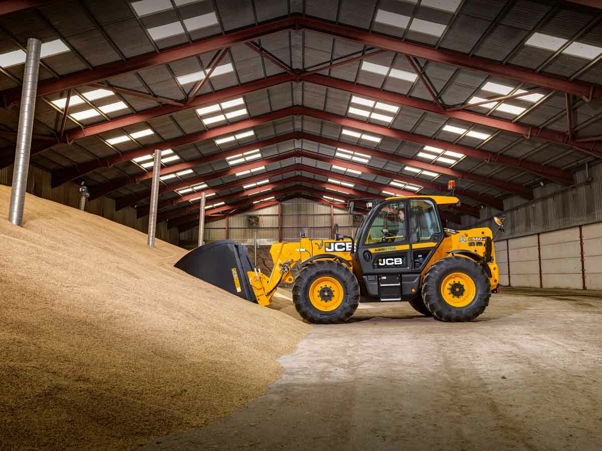 JCB lanza una nueva gama de manipuladoras telescópicas Loadall