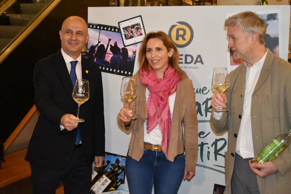 La Junta fomenta el potencial y la calidad de los vinos de la DO Rueda en Madrid