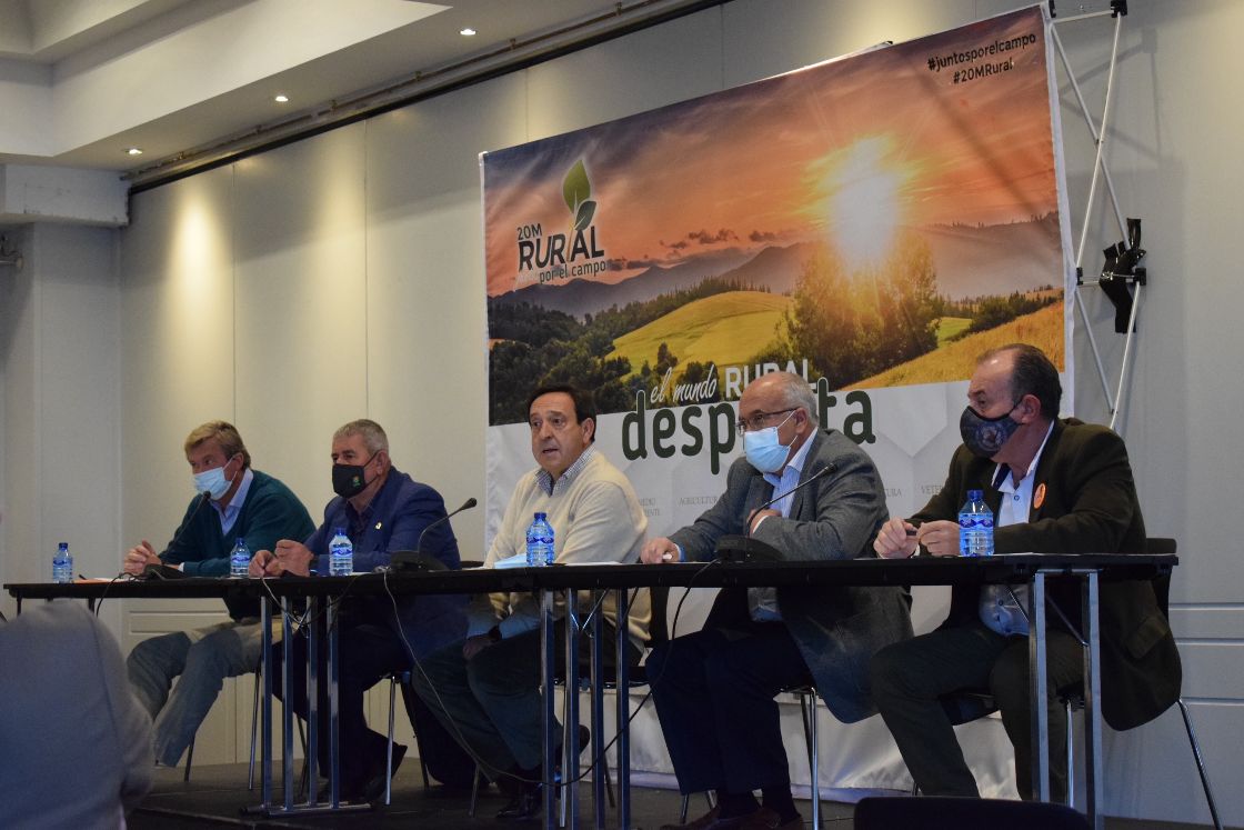 Agricultores, ganaderos y cazadores convocan una gran manifestación en Madrid el 20 de marzo en defensa del mundo rural