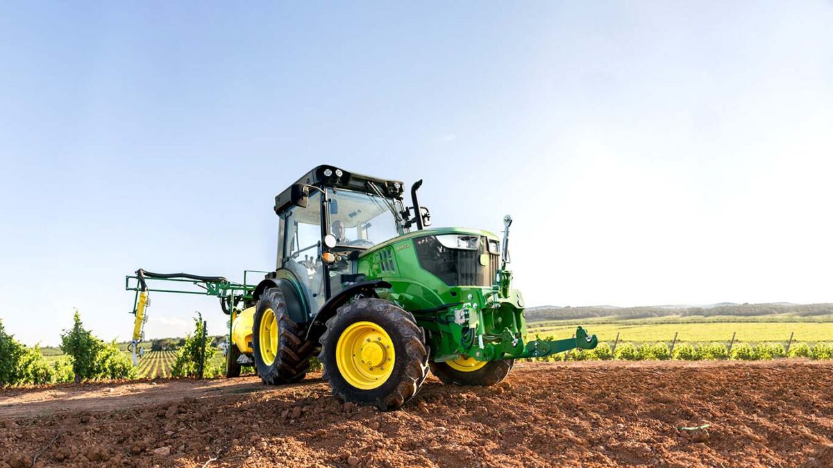 Más comodidad y potencia para los tractores especiales de John Deere