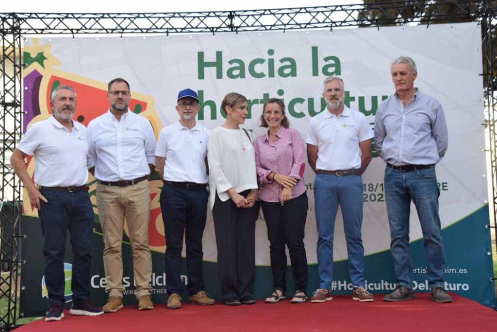 Foto de familia junto con expertos CERTIS OK