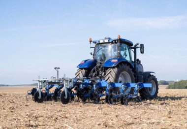 New Holland presenta el tractor T8 sin conductor equipado con el sistema Raven Autonomy