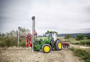 Presentada la nueva serie de tractores 5ML de John Deere