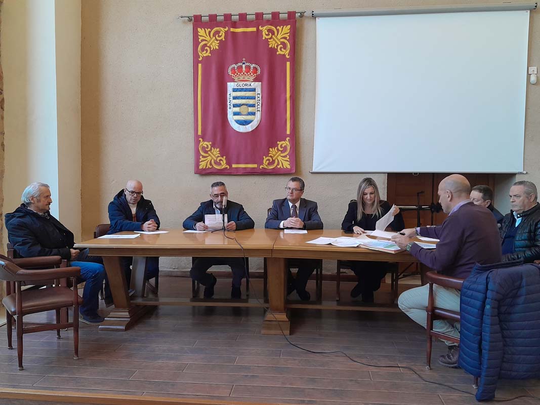 Agricultura respalda el trabajo de la Mesa del Lechazo para convertirse en la primera Lonja de Referencia de Castilla y León