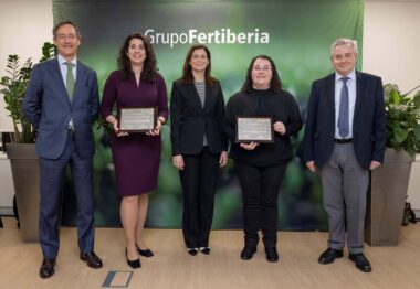 Raquel Pastor recibe el Premio Fertiberia a la Mejor Tesis Doctoral en Temas Agrícolas por una investigación sobre biofertilización