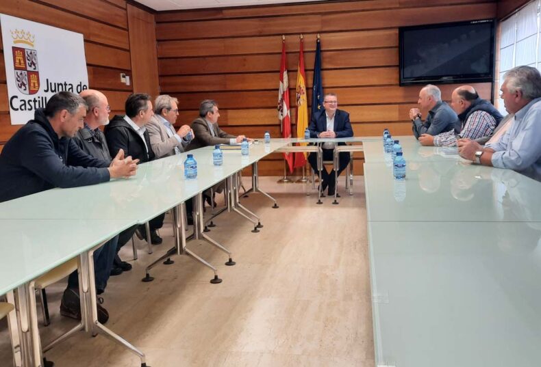 La Consejería de Agricultura y la Comunidad de Regantes de El Carracillo evalúan el avance del proyecto de obras de consolidación y mejora del regadío