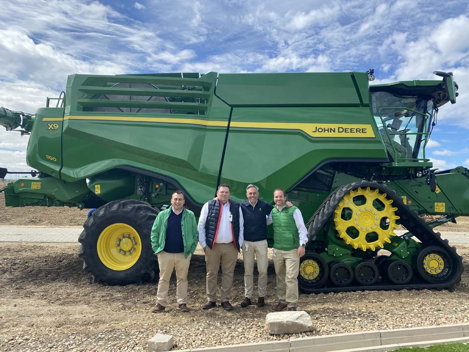 Llega a España la primera cosechadora X9 John Deere de alto rendimiento