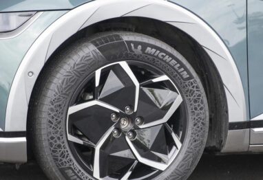 El neumático de turismo MICHELIN con un 45% de materiales sostenibles recibe el AutomotiveINNOVATIONS Award 2023