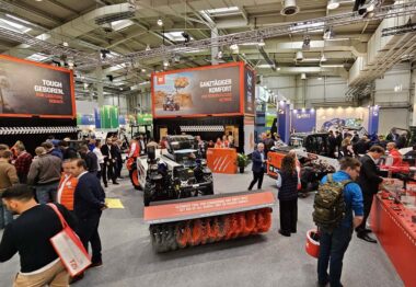 Bobcat muestra por primera vez en Agritechnica la nueva cargadora de ruedas compacta L95 y el manipulador telescópico supercompacto TL25.60