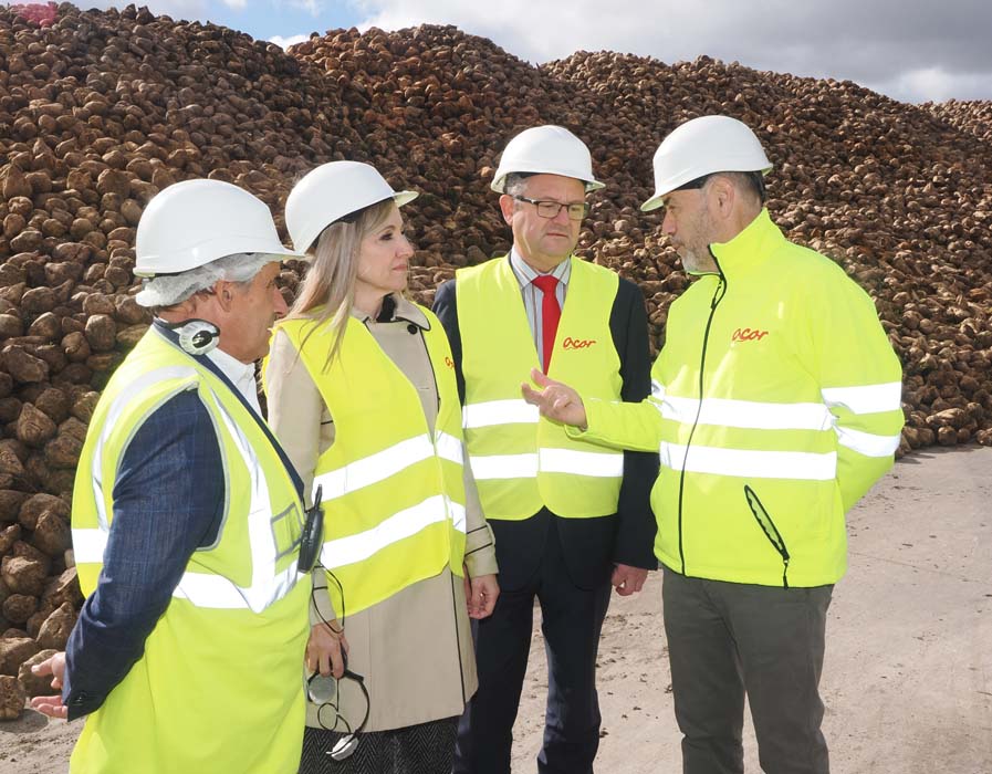 El consejero de Agricultura reitera el apoyo al sector remolachero en su visita a las instalaciones de ACOR 