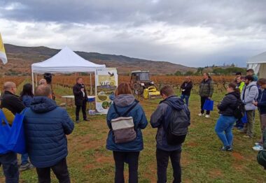 Éxito de la Jornada de Campo “Manejo de cubiertas vegetales en Viñedo” en La Rioja