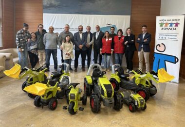 El Club Junior de FIMA 2024 patrocinado por CLAAS IBÉRICA dona tractores a pedales y juguetes a asociaciones benéficas