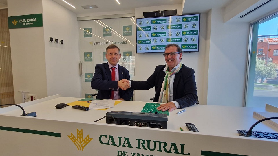 El Colegio Oficial de Veterinarios de Valladolid y Caja Rural de Zamora firman un convenio de colaboración