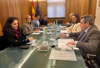 Junta y CHD abordan la gestión del agua
