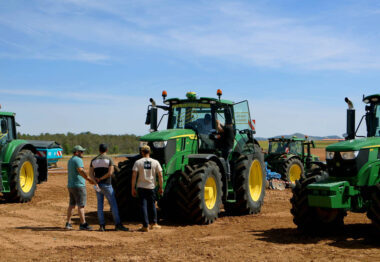 Lamusa y Servicios reúne a 350 profesionales agrícolas para exhibir las últimas novedades de John Deere
