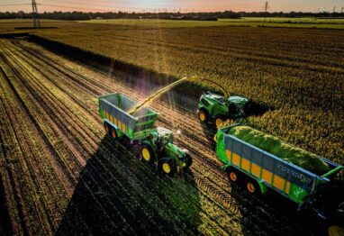 John Deere presenta sus nuevas picadoras de forraje autopropulsadas F8 y F9