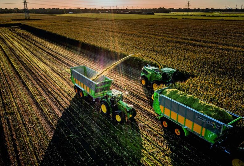 John Deere presenta sus nuevas picadoras de forraje autopropulsadas F8 y F9