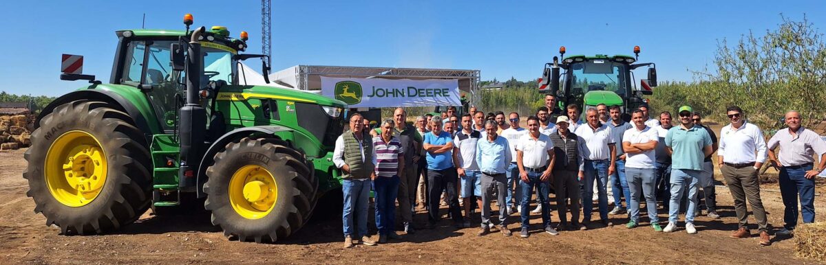 Agrícola Castellana presenta la nueva serie 6M de John Deere a los alumnos de INEA
